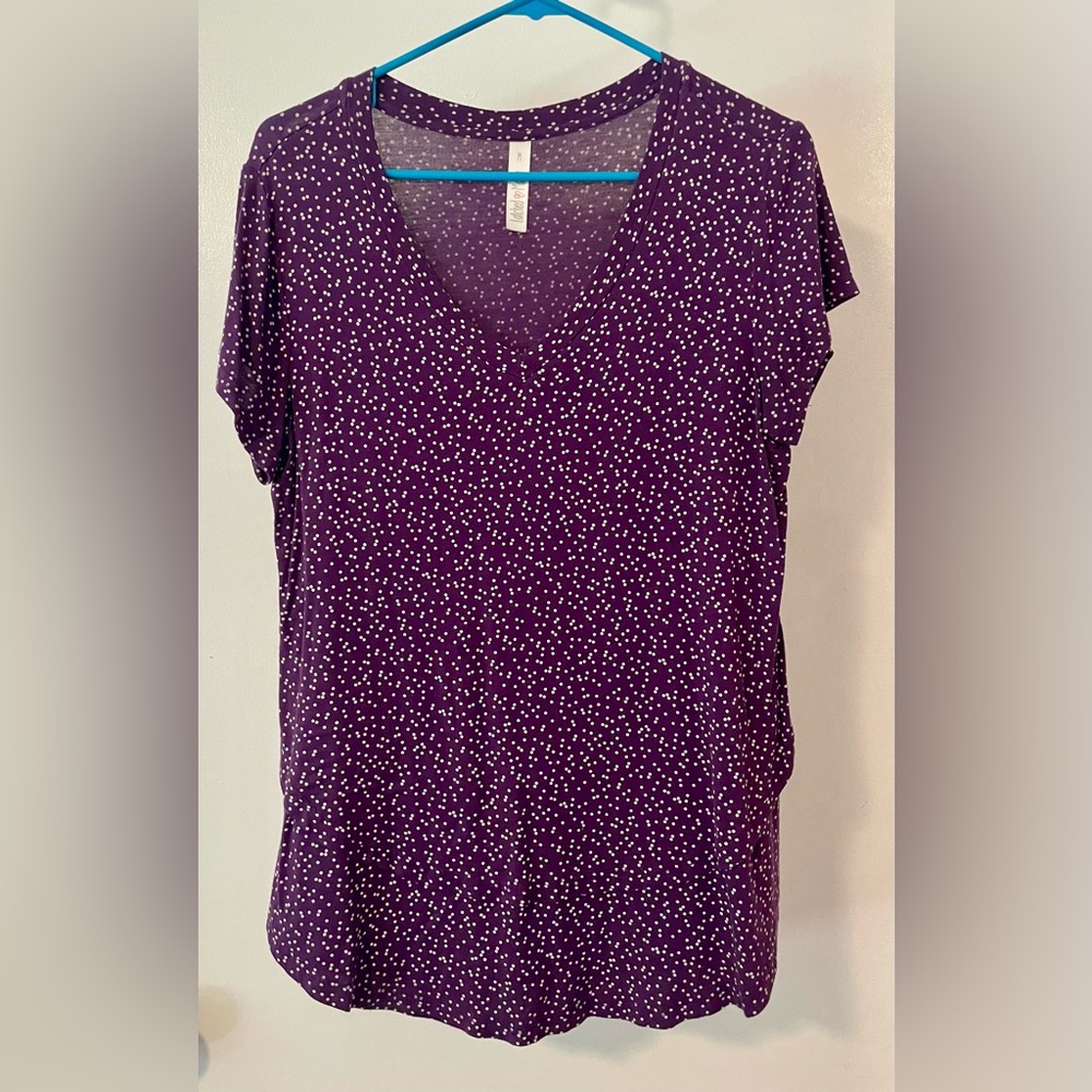 Latched Mama V Neck Boyfriend Tee - L - Purple Dot